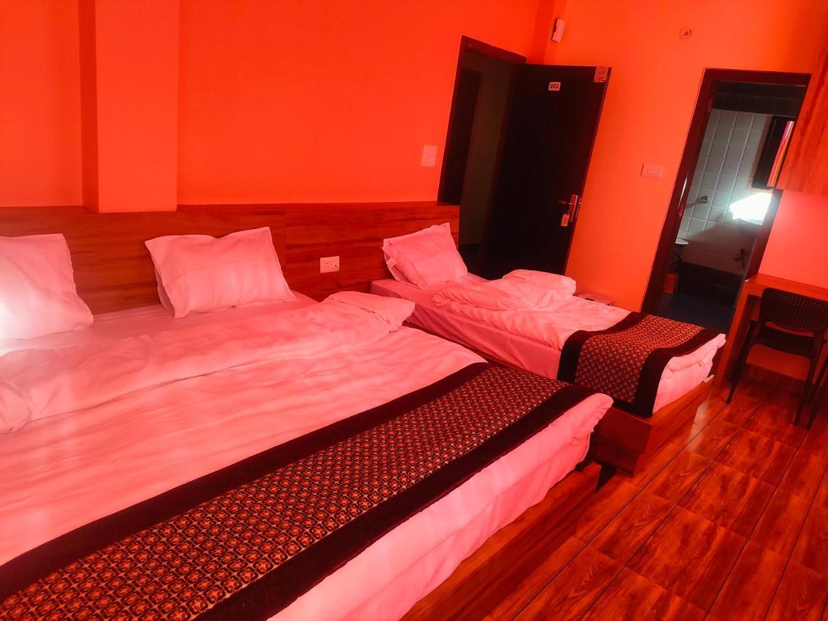 Hotel Rishabh And Banquet Hall Pithorāgarh Exterior foto