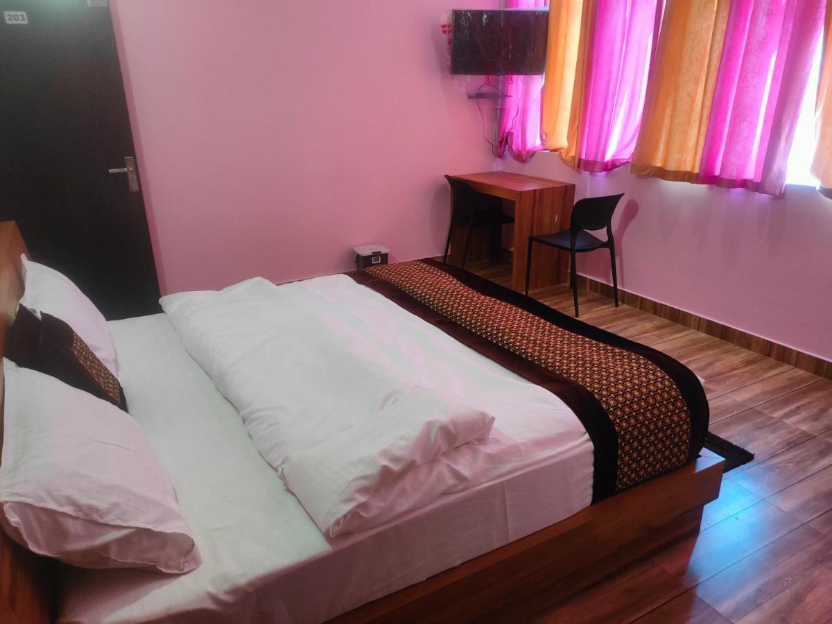 Hotel Rishabh And Banquet Hall Pithorāgarh Exterior foto