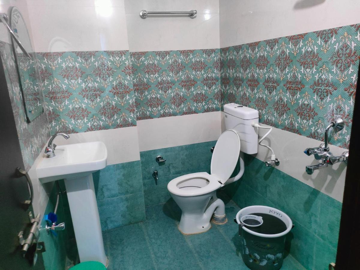 Hotel Rishabh And Banquet Hall Pithorāgarh Exterior foto